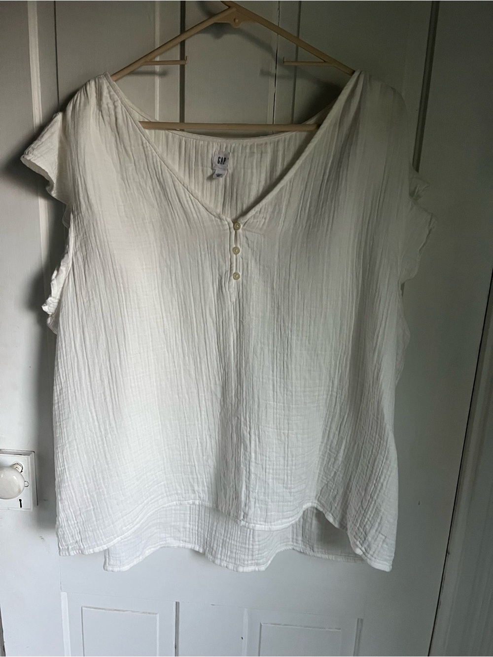 Women’s Gap White V-Neck Lightweight Blouse XXL